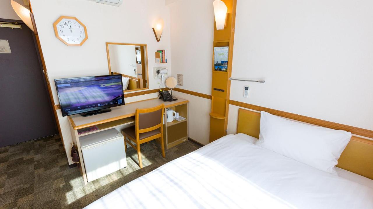 Toyoko Inn Tokyo Monzen-Nakacho Eitaibashi Buitenkant foto